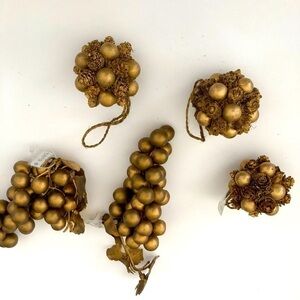 Christmas Craft Supplies Gold Grapes & Balls  NWT